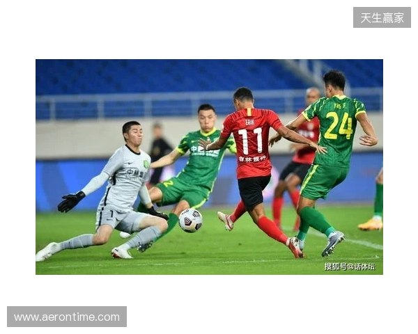 半场-国安0-0蓉城 王子铭包抄踢空失空门 韦世豪报复性铲球染黄